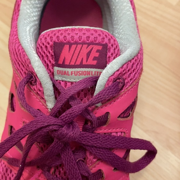 🌸3/$12🌸 Nike dual fusion lite sneakers - Picture 10 of 14